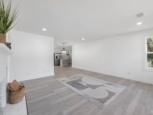 Photo - 908 E Lee St