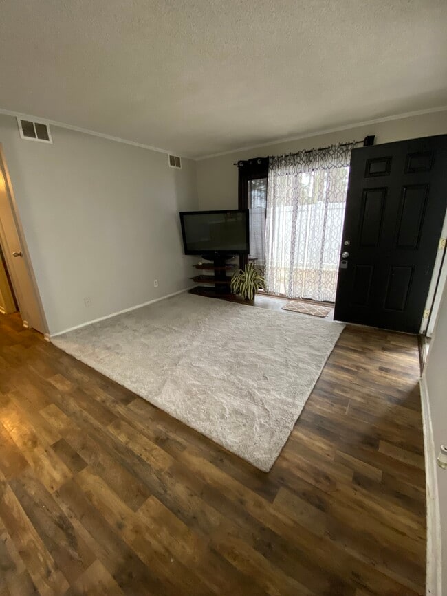 Photo - 950 Forestbrook Rd Unit A2