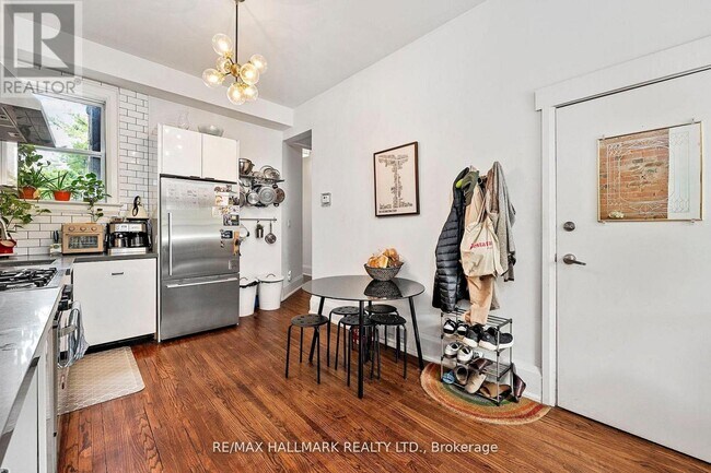Photo - 261 Ossington Ave