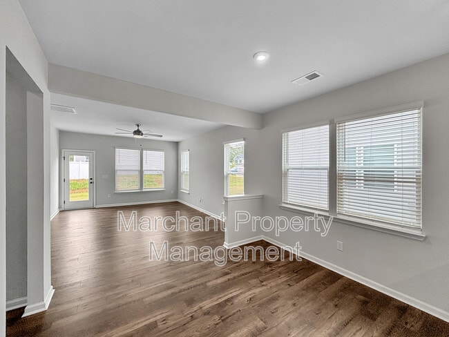 Photo - 137 Gervais Cir