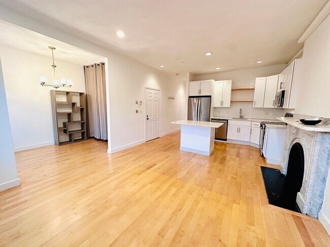 Photo - 668 Massachusetts Ave