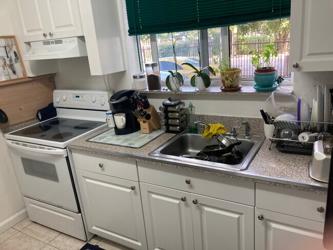 Photo - 152 SW 9th St Unit 1