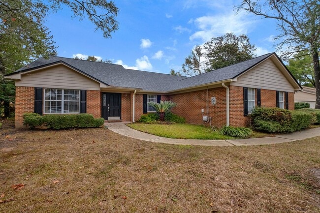 Building Photo - Killearn Estates 4 Bedroom Brick Home