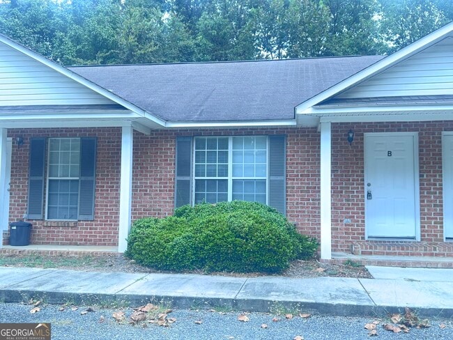 Building Photo - 1403 Claxton Dairy Rd Unit B