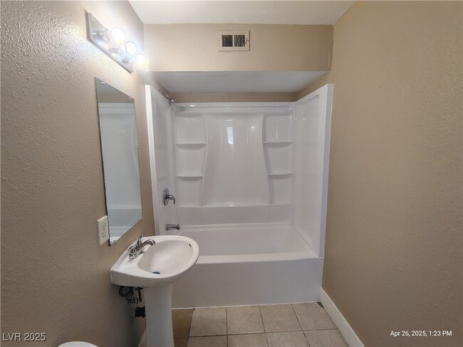 Building Photo - 2929 E Elm Ave Unit 1