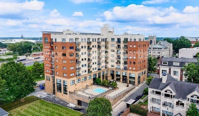 Photo - 715 N Church St Unit 614