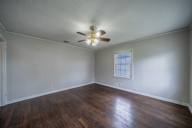 Photo - 1155 Greenbrier Dr