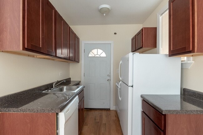 Photo - 617 W Cornelia Ave Unit J02P