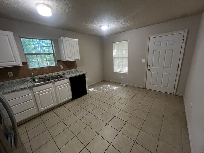 Photo - 2 Bedroom/2 Bath Duplex Perfect for Roommates