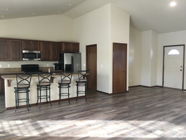 Building Photo - 5400 W Whitman St Rental