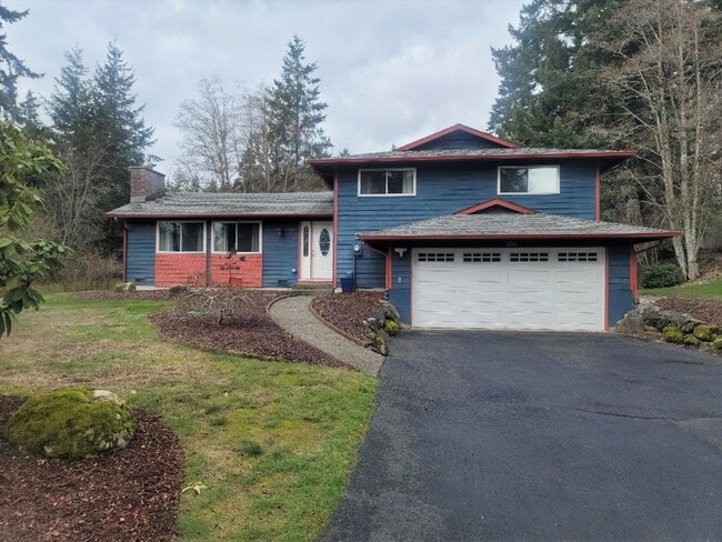 Photo - Pet Friendly 4 bedroom Home with Lots of Space for Everyone!