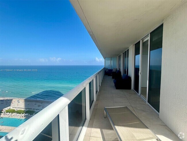 Building Photo - 1830 S Ocean Dr Unit 2208 Rental