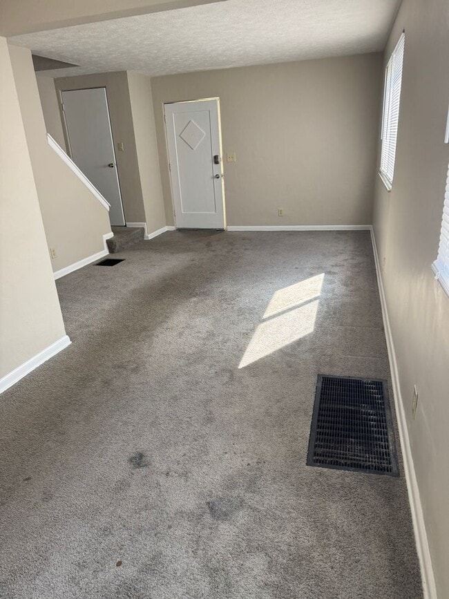 4052-4054-4054 Halsey Pl