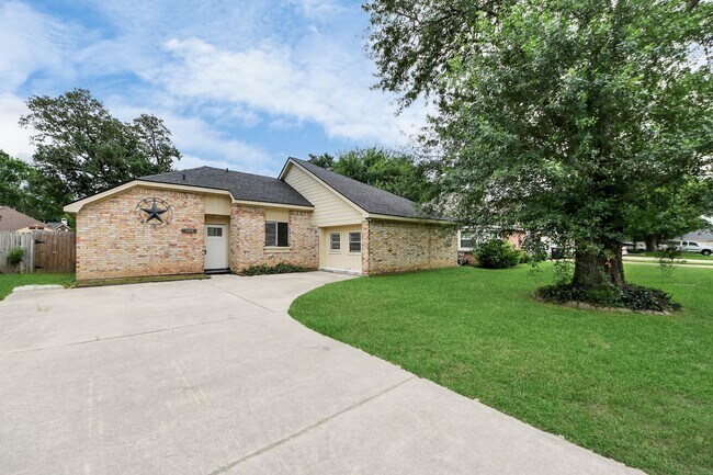 Photo - 2614 Village Cir Dr