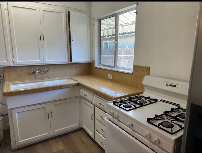 14259 Roscoe Blvd Unit 4