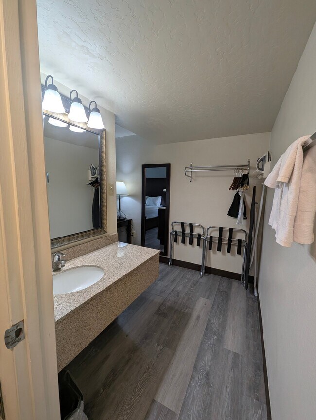 1317 E Gurley St Unit 302