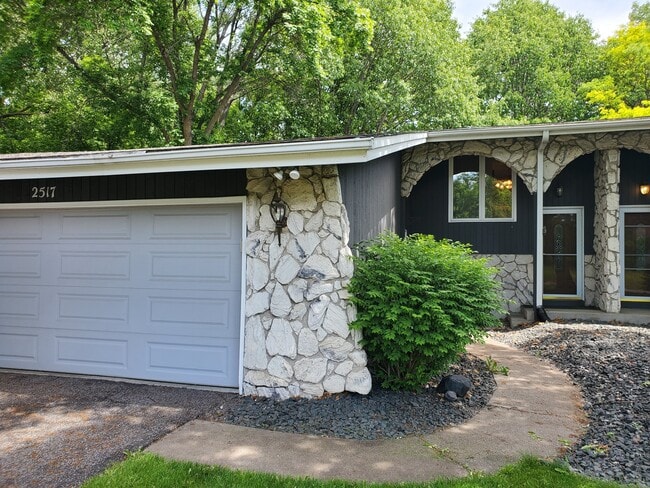 Photo - 2517 Cedar Hills Dr
