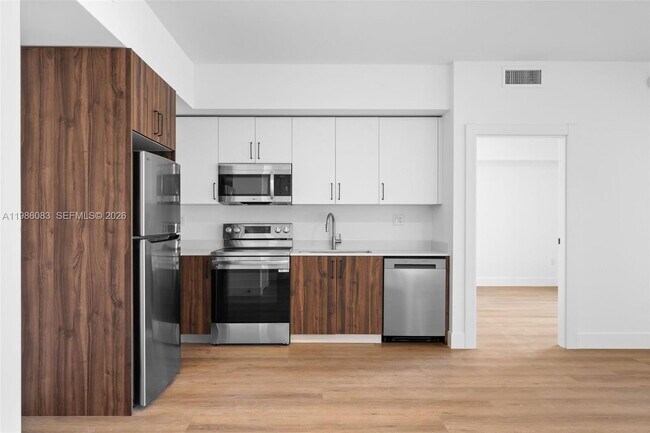 Building Photo - 2479 NE 192 St Unit 208