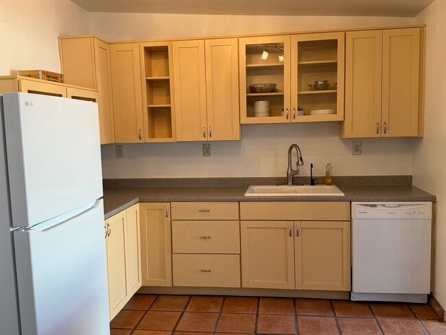 Photo - 2825 E 21st St