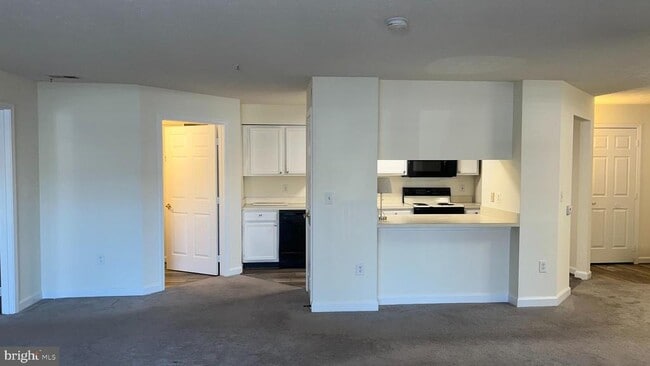 Building Photo - 625 Admiral Dr Unit 205