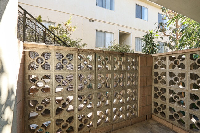 Photo - 1550 Saltair Ave, prime West LA location!