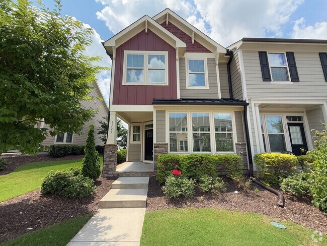 Building Photo - Stunning 3BD, 2.5BA End Unit Townhome in t...