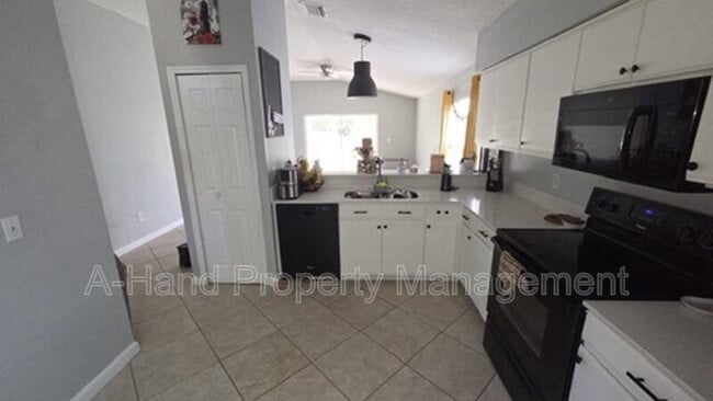 Photo - 2527 Chatham Cir