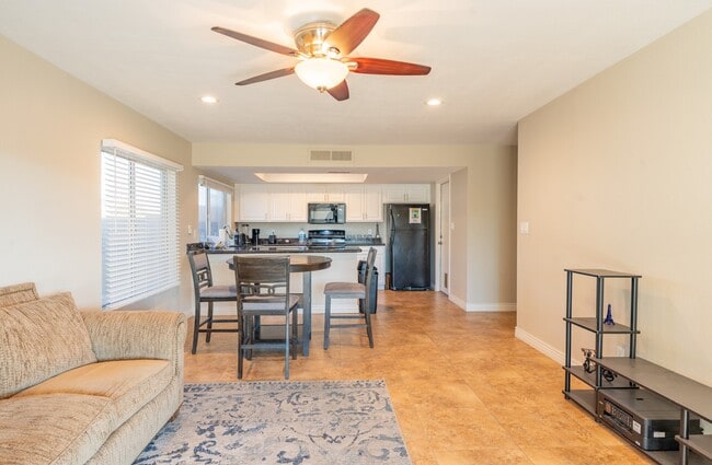 Photo - 2105 N Los Altos Dr