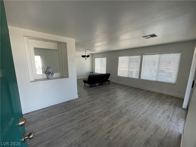 Building Photo - 1521 Linnbaker Ln Unit 203