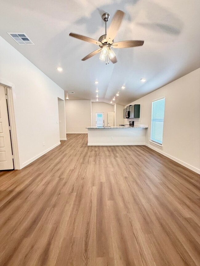 Photo - 2130 Langford Ave