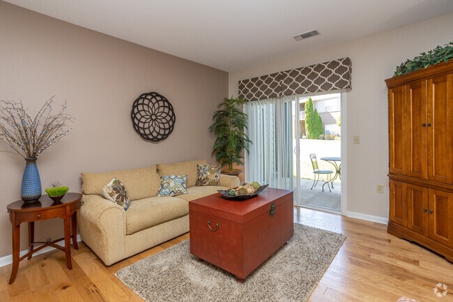 2BR, 2BA - 1,111 SF - Living Room - Villas Of Forest Springs