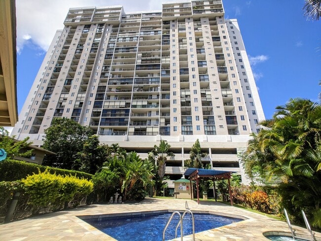 Building Photo - Golf Course, DH View 2 BR / 2 Bath w/2 Assigned Parking @ Fairway House Unit 7H