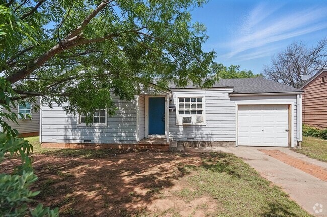 Building Photo - 1526 Green St Rental