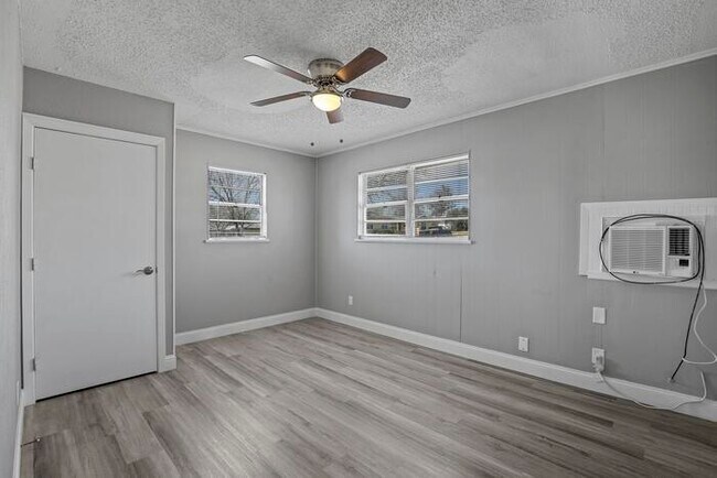 62 Pershing Dr