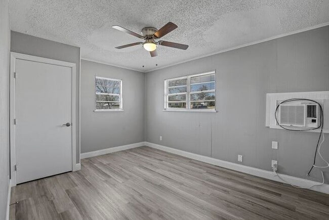 Photo - 62 Pershing Dr