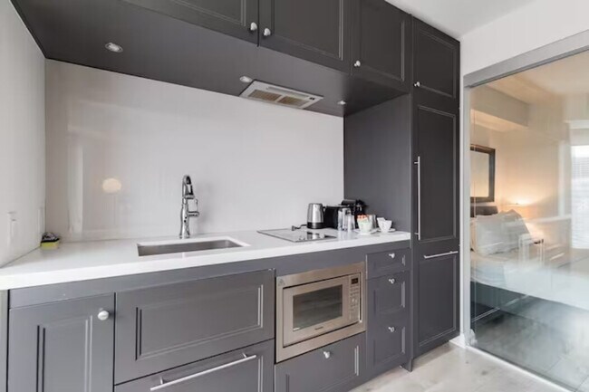 Photo - 155 Yorkville Ave Unit ID1045459P