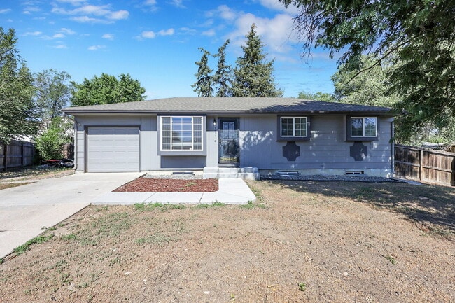 Building Photo - $2,295 - 4 Bed, 2 Bath Home in CO Springs ...