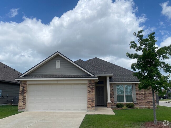 Building Photo - 4 BEDROOM CORNER LOT Rental