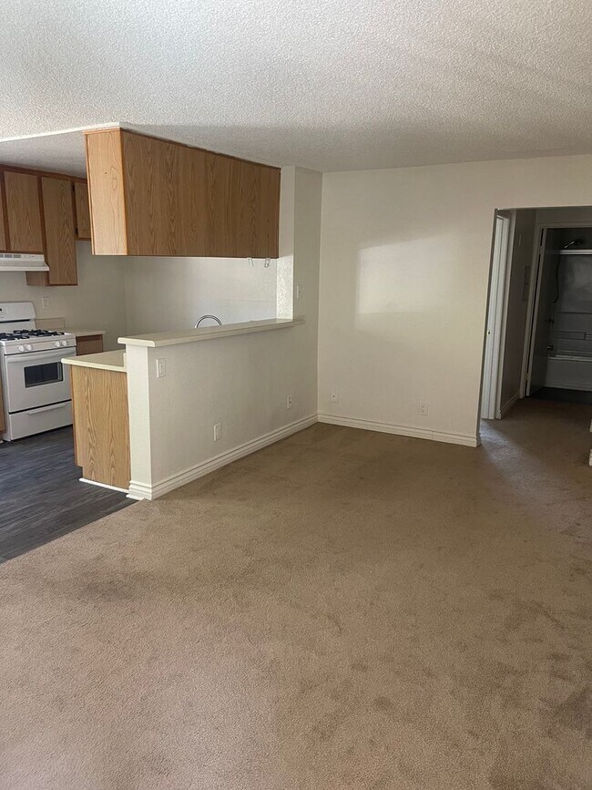 6810 Foothill Blvd Tujunga