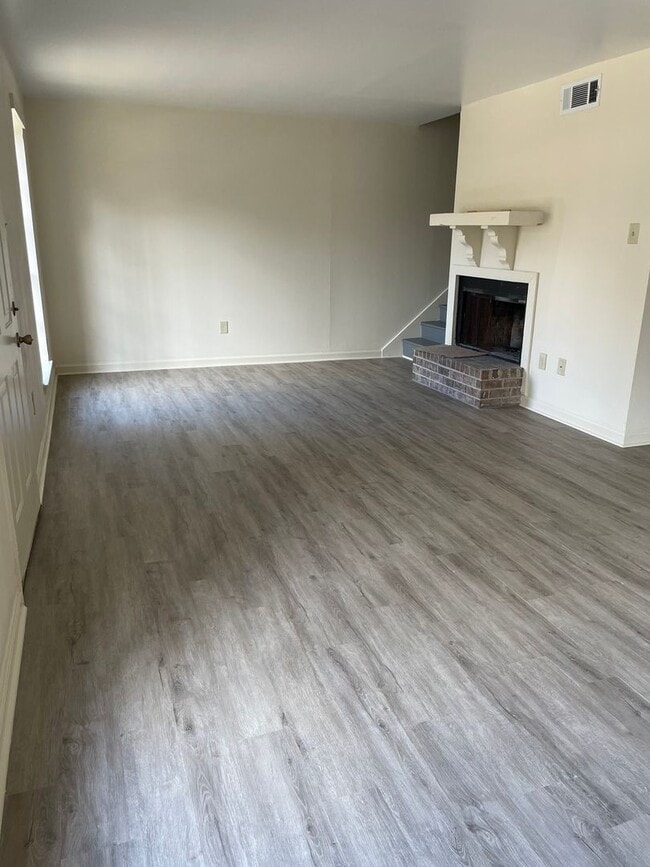Building Photo - 8469 Governor Dr Unit B