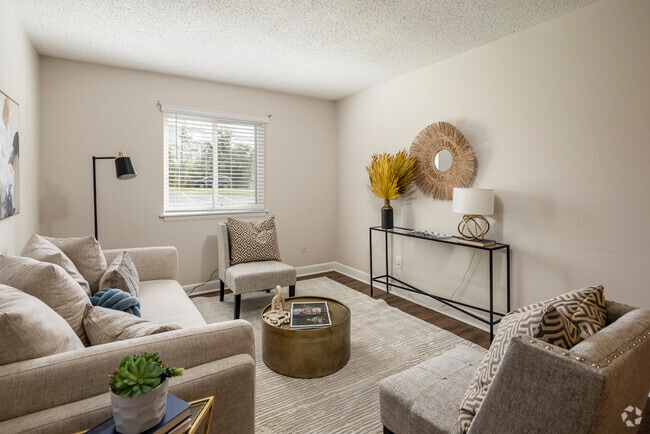 2 habitaciones, 1 baño - 740 pies cuadrados - Sala de estar - The Flats Off Main