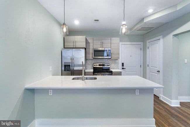 Building Photo - 1219 K St NE Unit 202