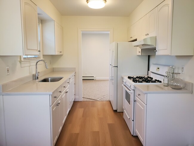 Building Photo - 1248 Hope St Unit 3