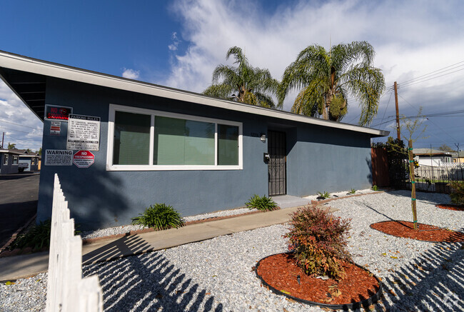 Front Yard - 5211 Live Oak St Rental