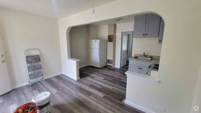 Building Photo - 827 Sullivan Ln Unit #04 Rental