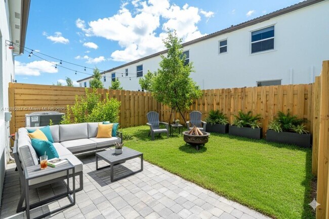 Building Photo - 2646 SE 27th Dr