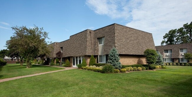 Photo - Fairfield at West Babylon