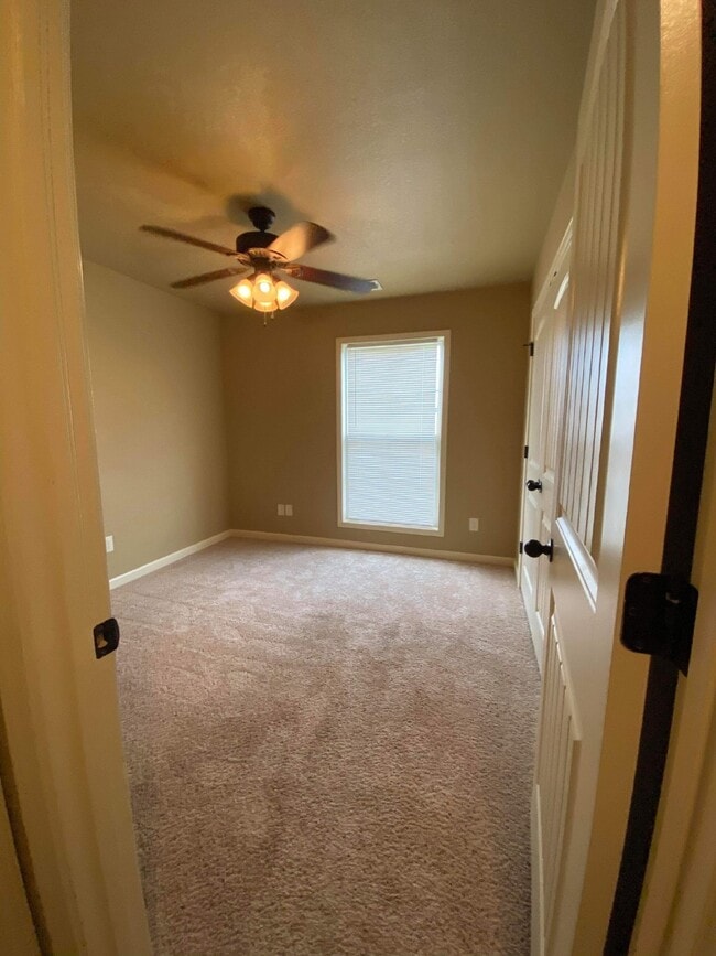 Charming 3 Bedroom Home with 2 Full Baths Apartment Jonesboro, AR