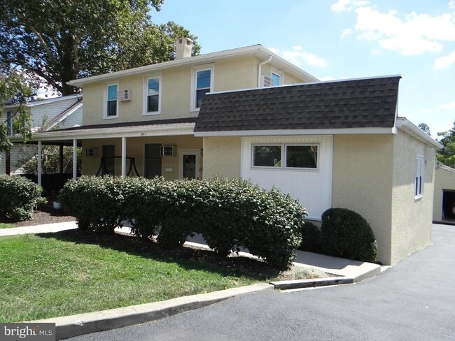 Building Photo - 841 Old Lancaster Rd Rental