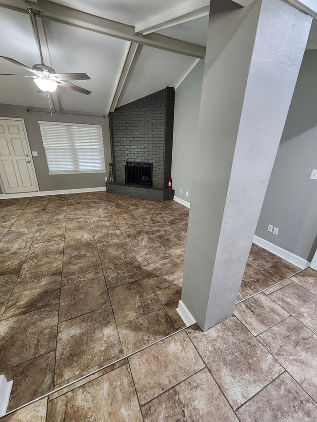 Photo - 4 bed 2 1/2 bath home, 2 car garage!